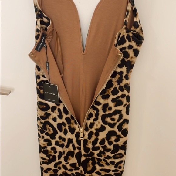 Full length soft leopard print dress. With plunging neckline. - Picture 3 of 4
